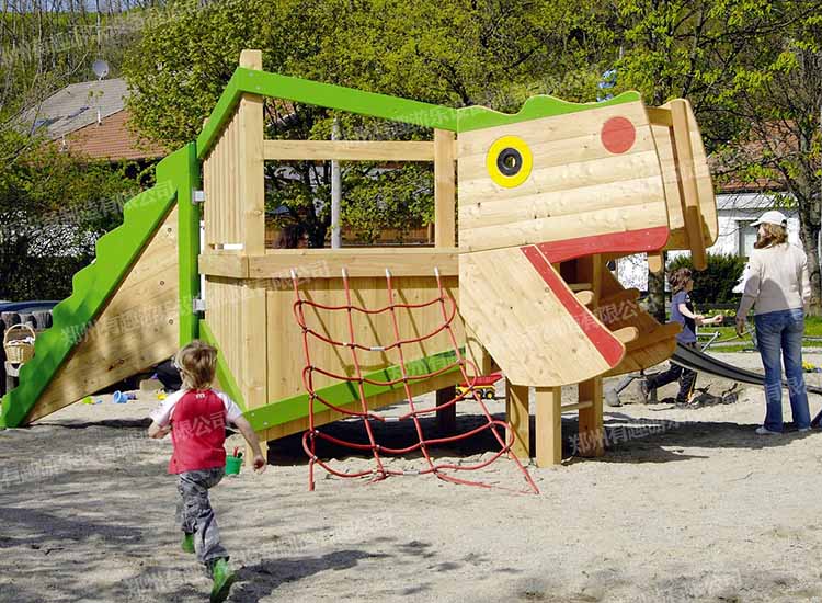 木制游樂(lè)設(shè)施